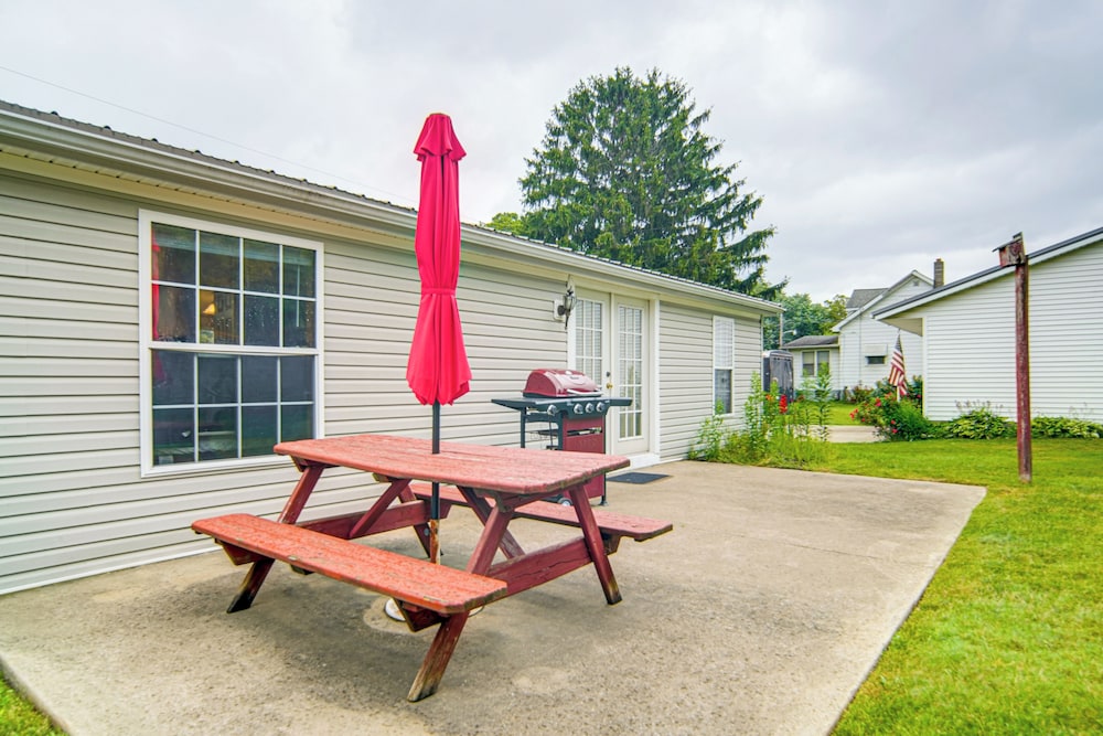 1 Mi to Lake Access: Erie Home w/ Private Backyard