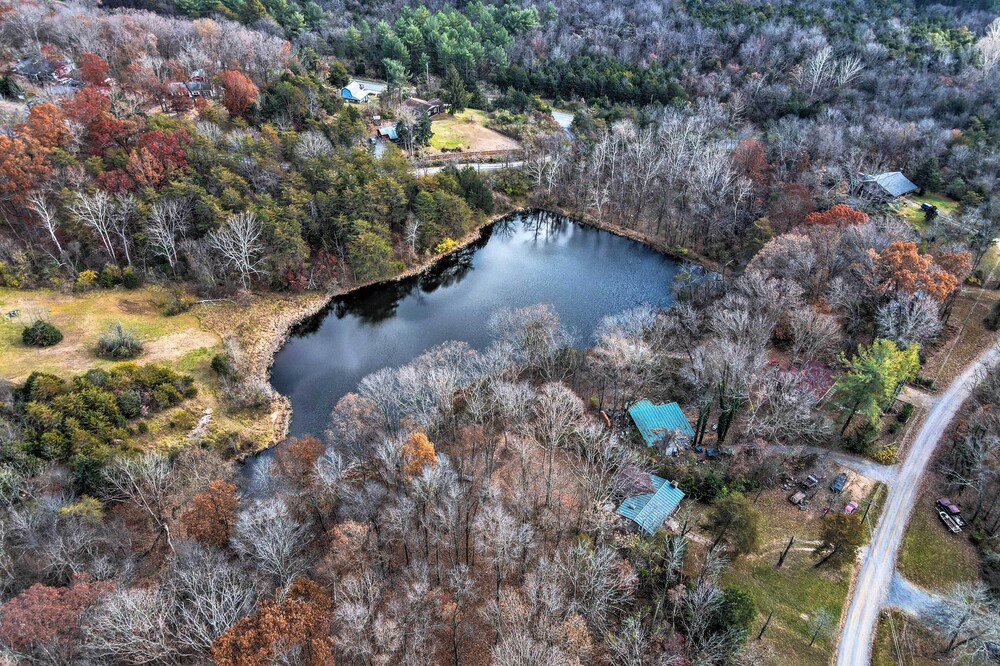 Calming Shenandoah Valley Cabin w/ Hot Tub! view 5