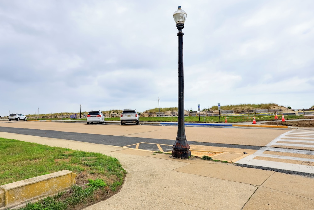 Walk to Downtown & Beach: Ocean Grove Apartment!