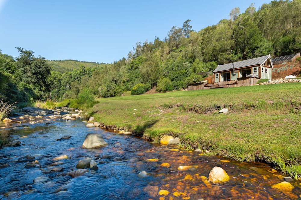 Amazing Riverside Retreat With Hot Tub & Ecopool