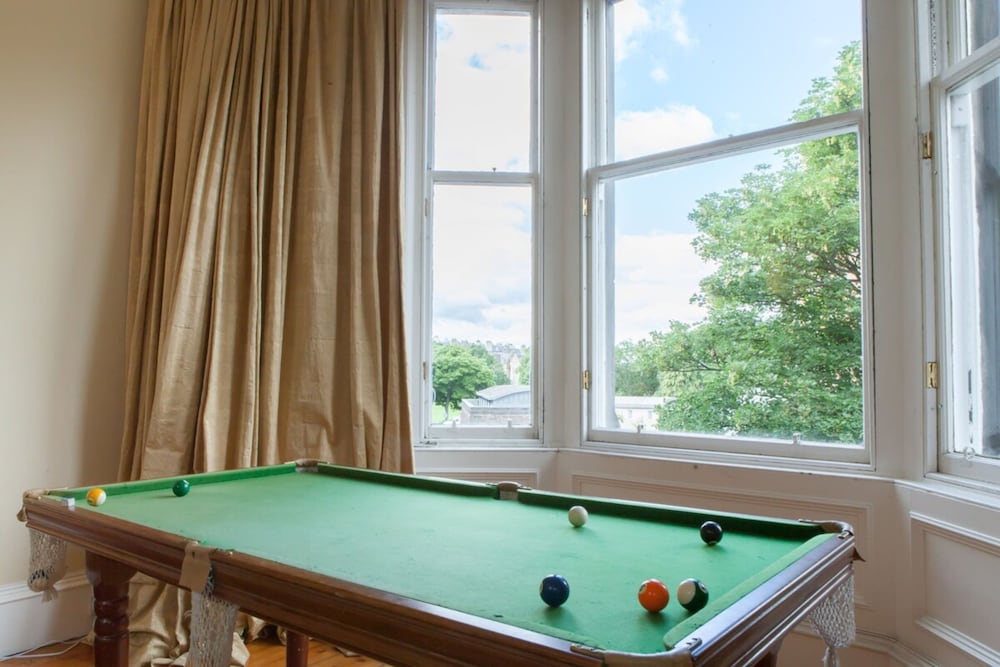 Amazing 4 Bedroom Apartment Just Off The Meadows