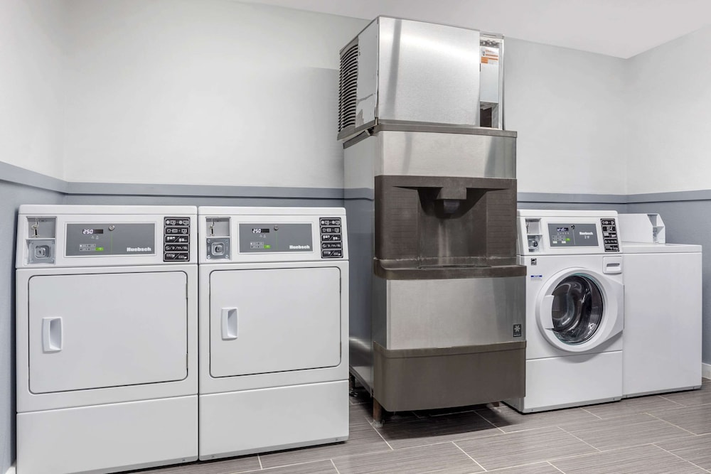 Gainesville Vacations - Suburban Studios Gainesville - Property Image 9