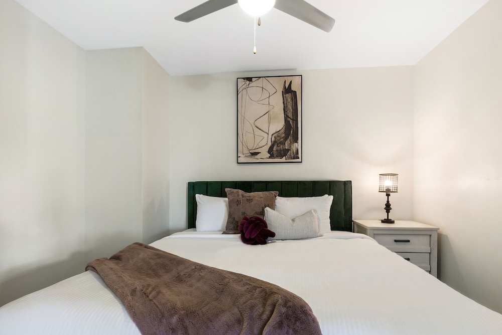 New Orleans Vacations - Modern 4BR Condo in the Heart of NOLA - Property Image 53
