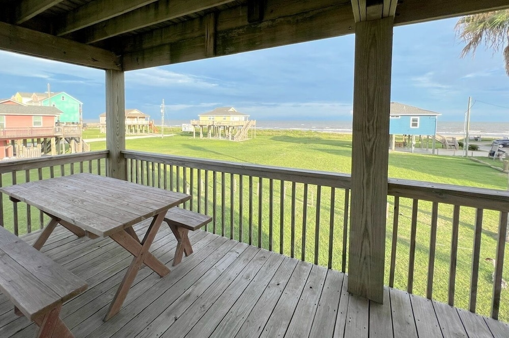 Abby Sands Castle 2 Bedroom Home by RedAwning