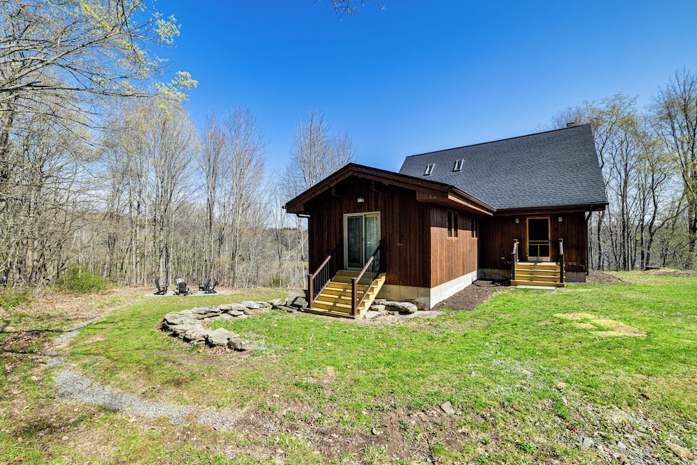 Golf, Fish & Ski: Retreat w/ Game Room in Thompson