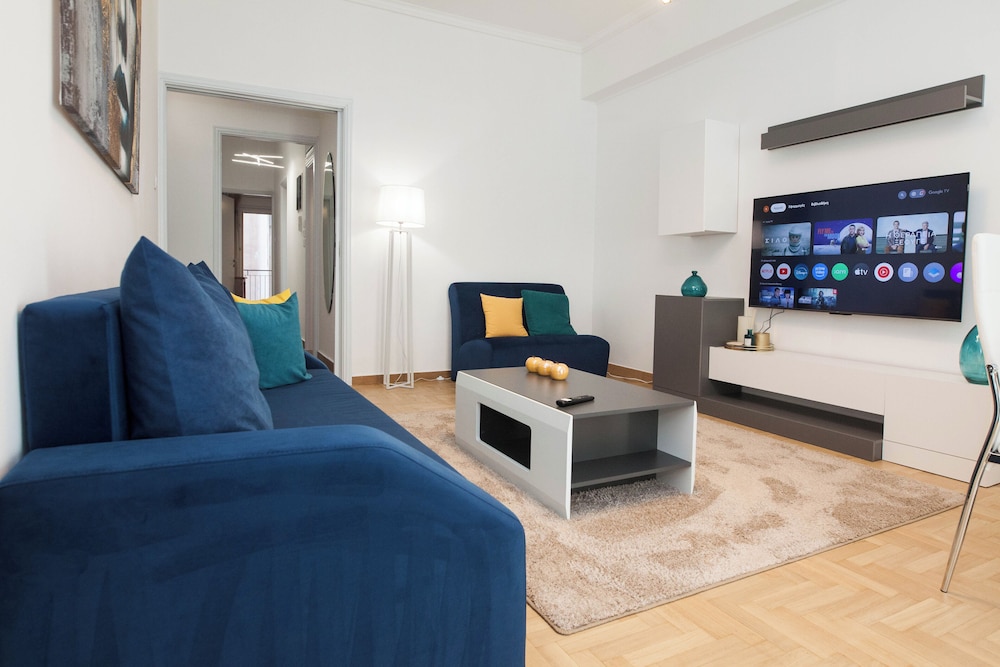 Stylish Renovated 2 Bd Apt in Exarcheia