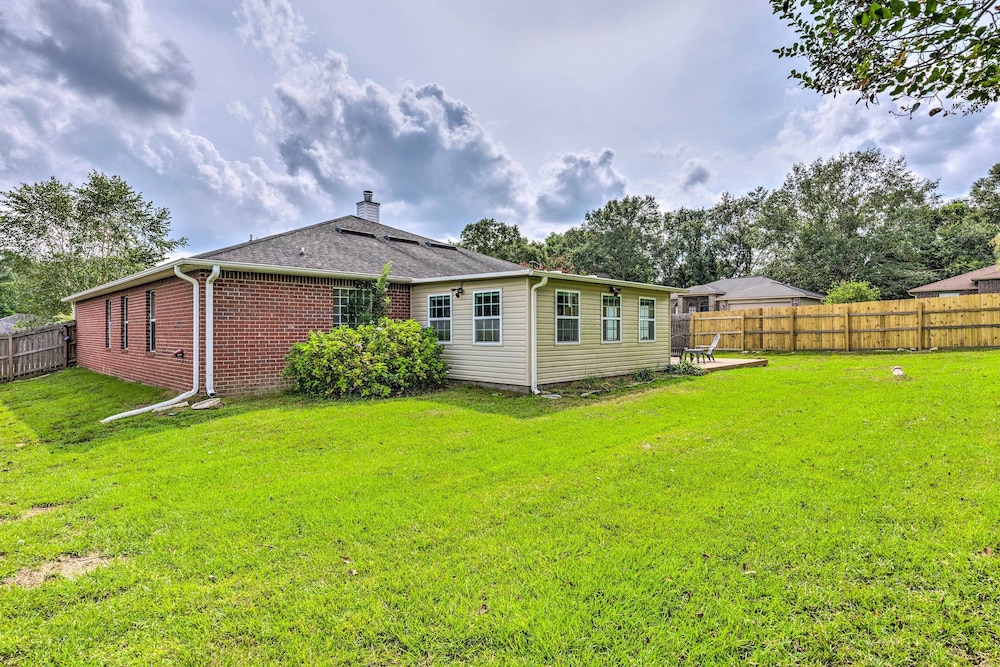 Spacious Home w/ Sunroom, 15 Mi to Pensacola! view 4
