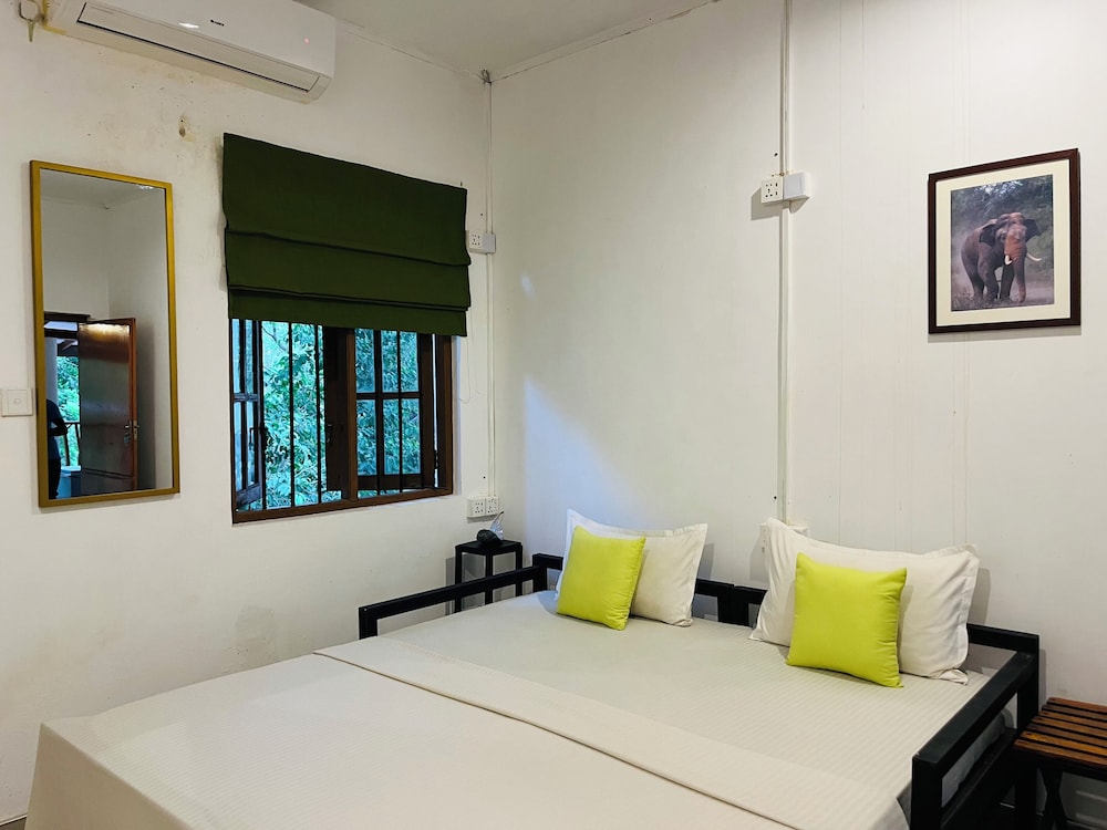 Funky Leopard Safari Lodge Bordering Yala National Park - Hostel