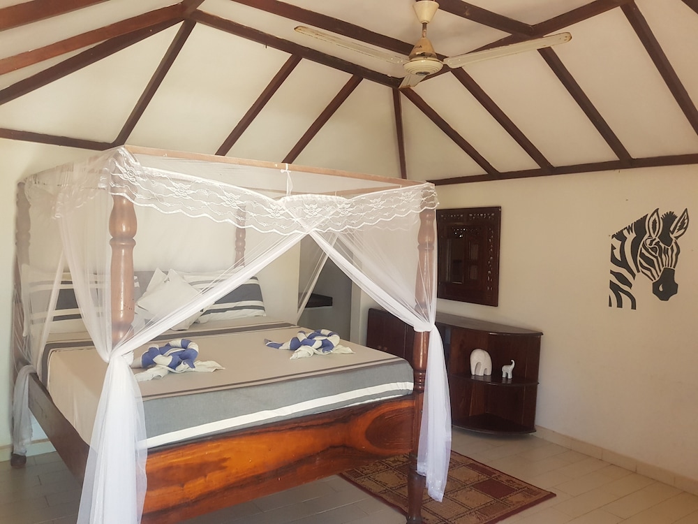 Room in Guest Room - Romantic Room With Access to Beach Ideal for 2 Guests, in Kigomani, Zanzibar view 3