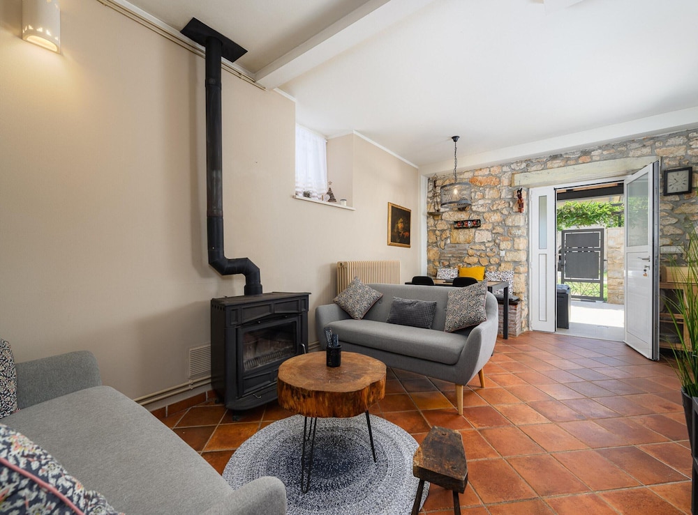 Warm Holiday Home With Terrace