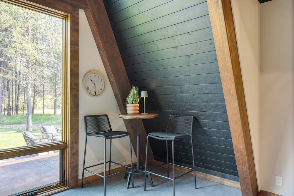 Lazy River Glamp-house by Avantstay Newly Built, Luxe Indoor-outdoor Living