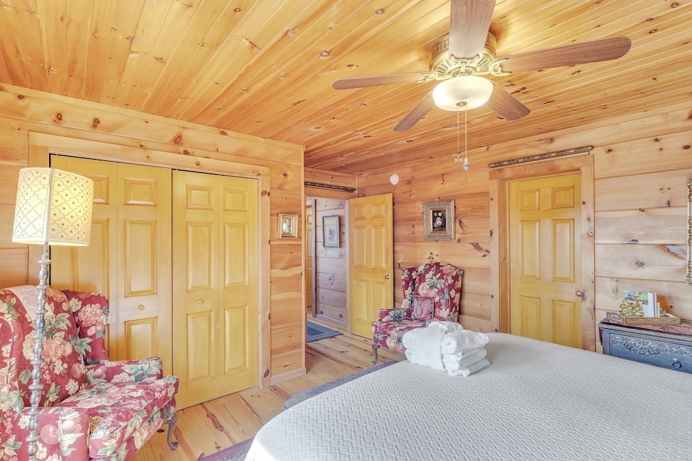 Experience Luxury At The Sanctuary In Hendersonville 3 Bedroom Cabin by Sunscape Property Management view 3