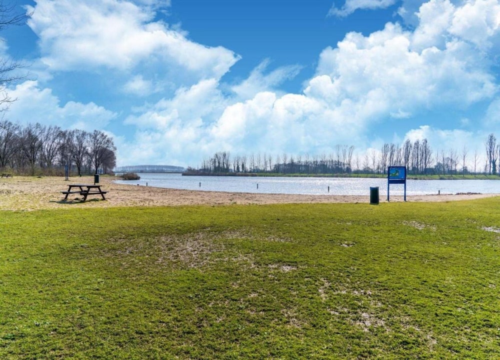 Bungalow in South Holland by the Water