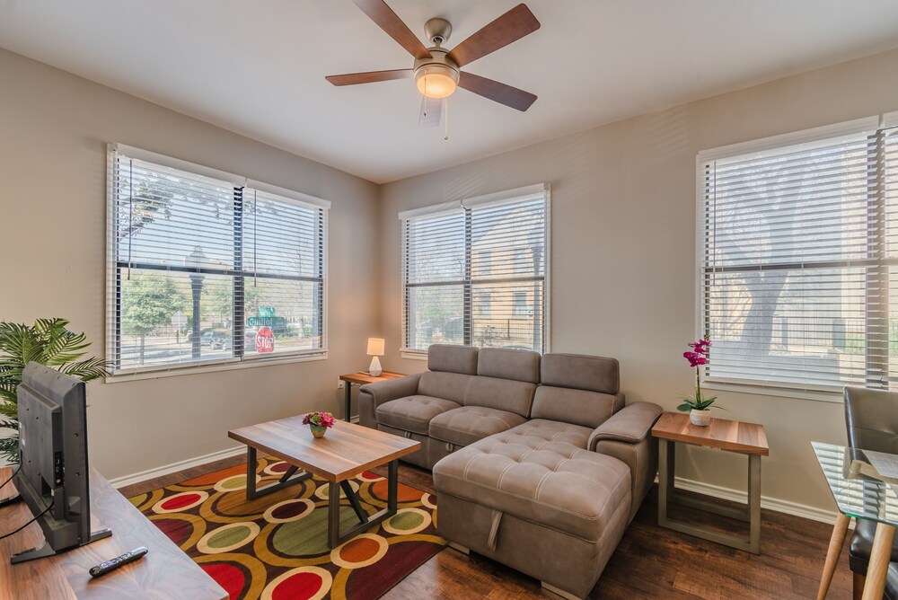 Corporate Apartments - Uptown Dallas view 5