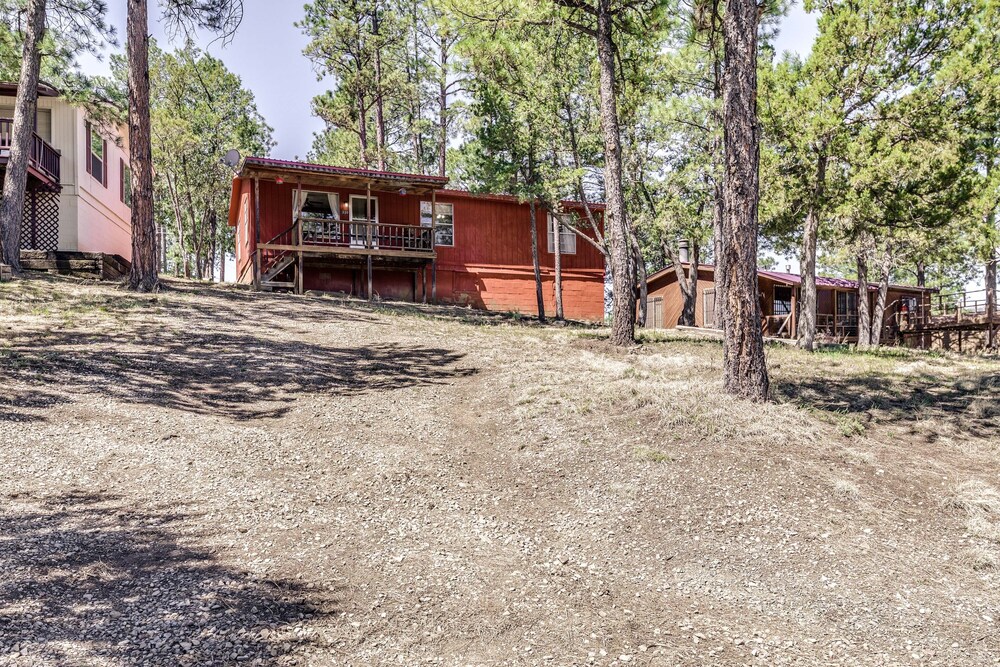 Cozy Cabin w/ Deck < 1 Mi to Midtown Ruidoso!, photo 16
