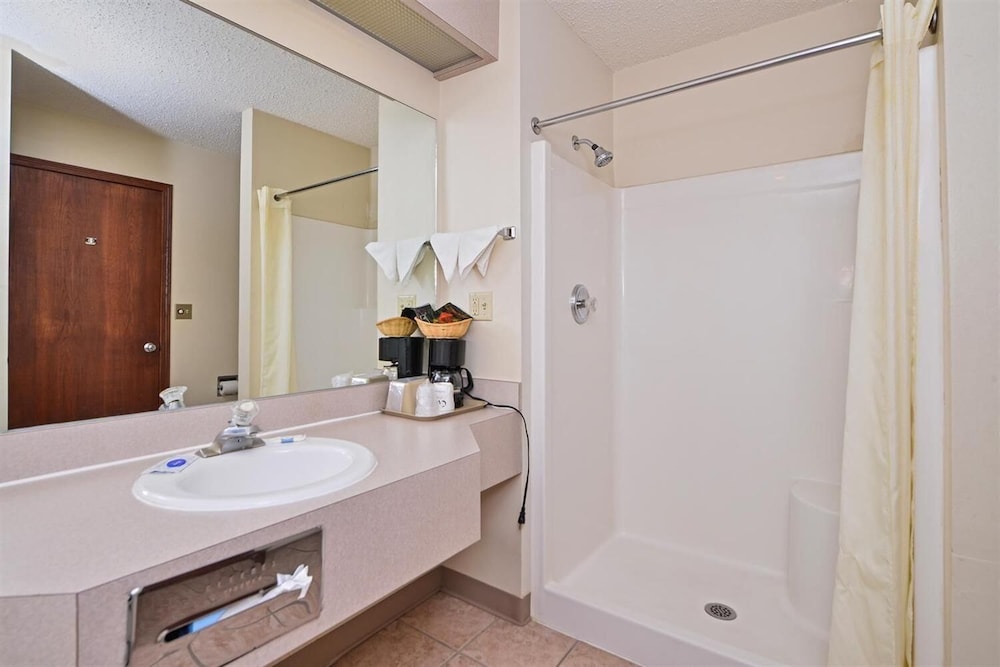 Budget Inn and Suites
