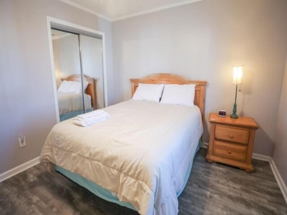 Carolina Ease - The Perfect Condo For An Easy Beach Getaway - Large Deck And Just Steps To The Beach! 3 Bedroom Apts by Redawning view 3