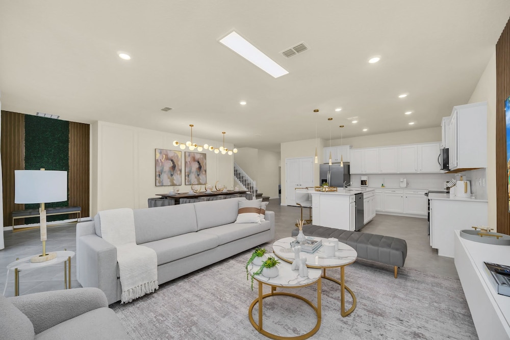 Chic 10br Retreat With Themed Rooms Pool