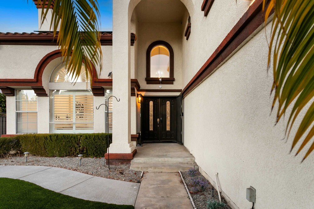 Luxury Pool Home w Theater Games Mountain View
