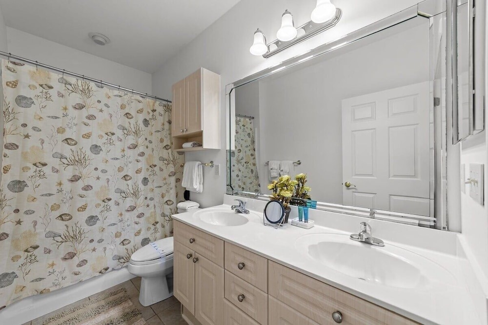 Magnolia Pointe Luster Leaf 4887-203 2 Bedroom Condo