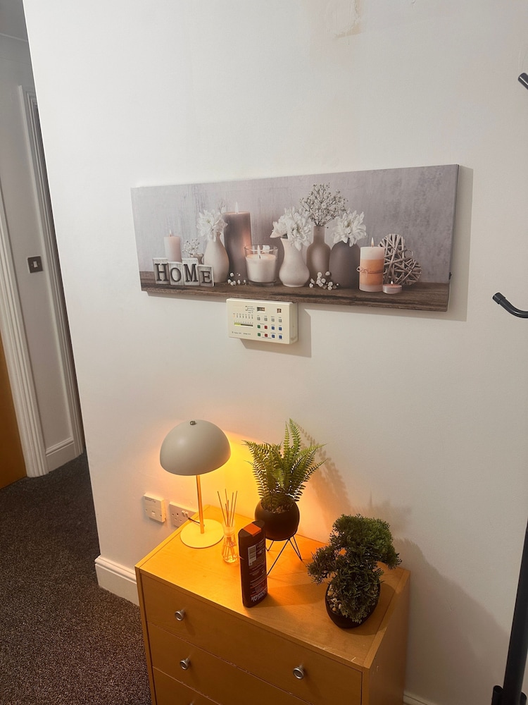 Charming Birmingham Apartment With Mini Balcony and Wifi With a Free Parking