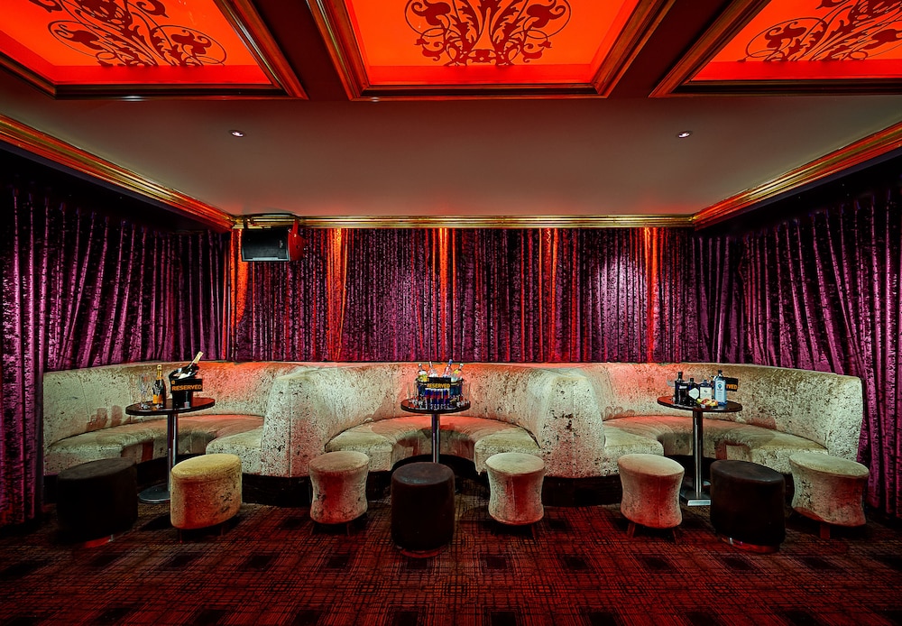 Ennis Vacations - Queens Hotel and Nightclub - Property Image 2