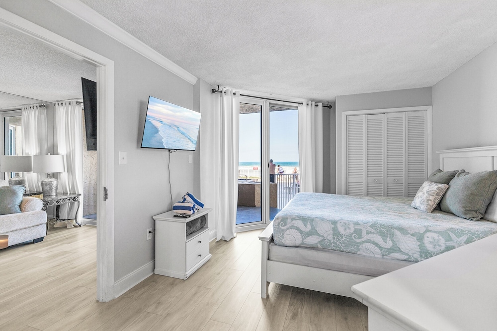 Oceania Beach Club