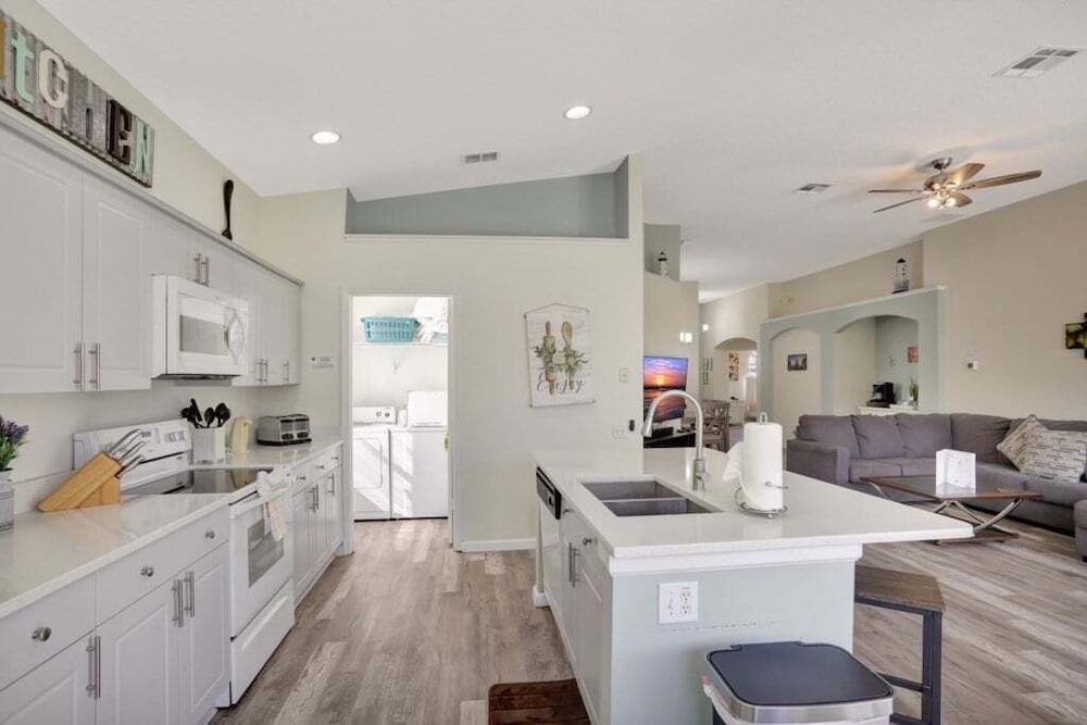 Luxury Windsor Palms Villa W/ Pool Near Disney! 4 Bedroom Villa
