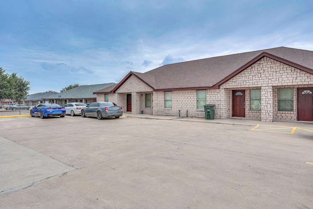 Near Utrgv & State Park: Cozy Mission Unit