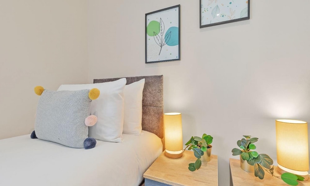 City Heights One Bedroom Modern apt 100 Metres From Seafront view 3