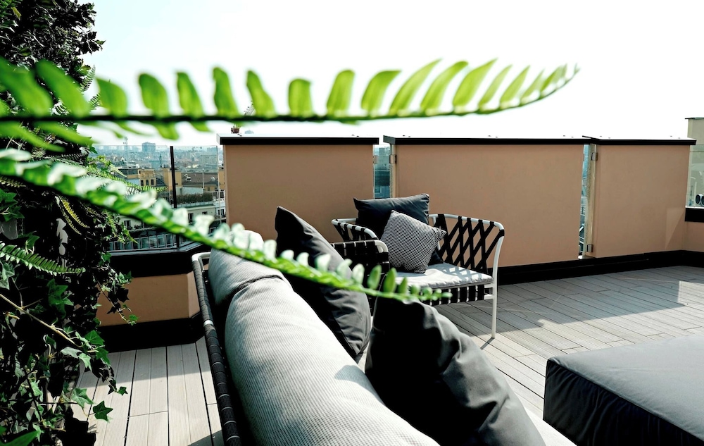San Babila Central Tower by Rentopolis - High-end 1bdr with panoramic terrace overlooking Duomo