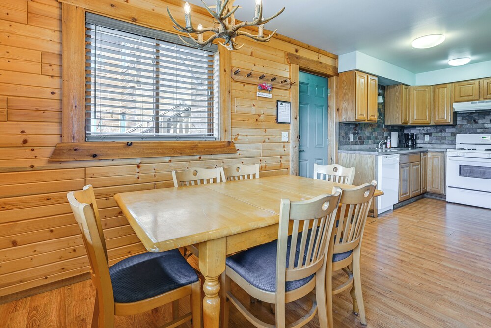 Three Bears Resort Home w/ Perks + Outdoor Spots!