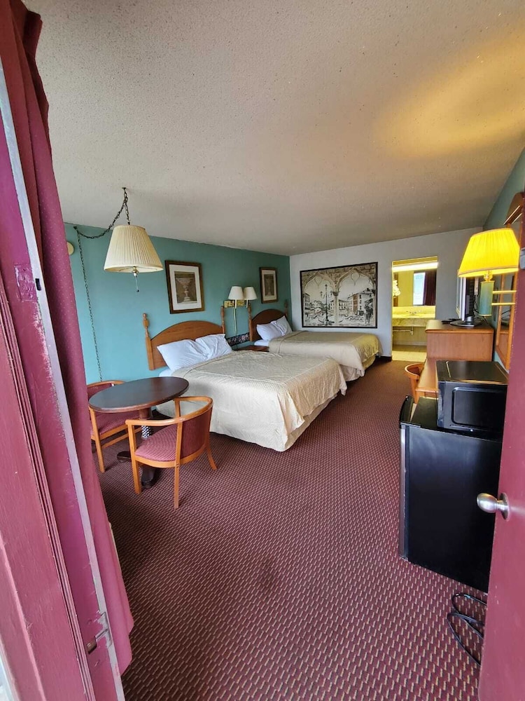 Gray Plaza Motel