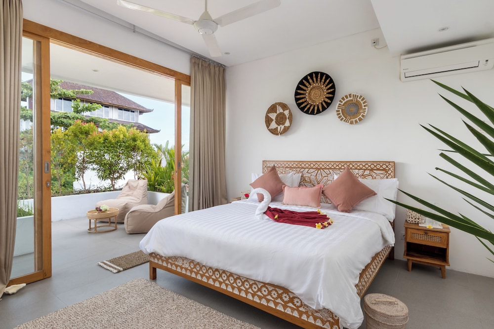 Beautiful Boho-chic 4br Tropical Villa in Pererenan Canggu