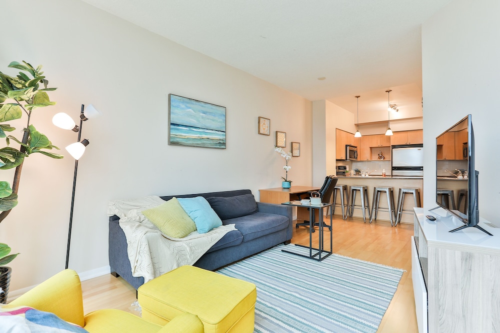 Vibrant Urban Condo 2Bed 2Bath