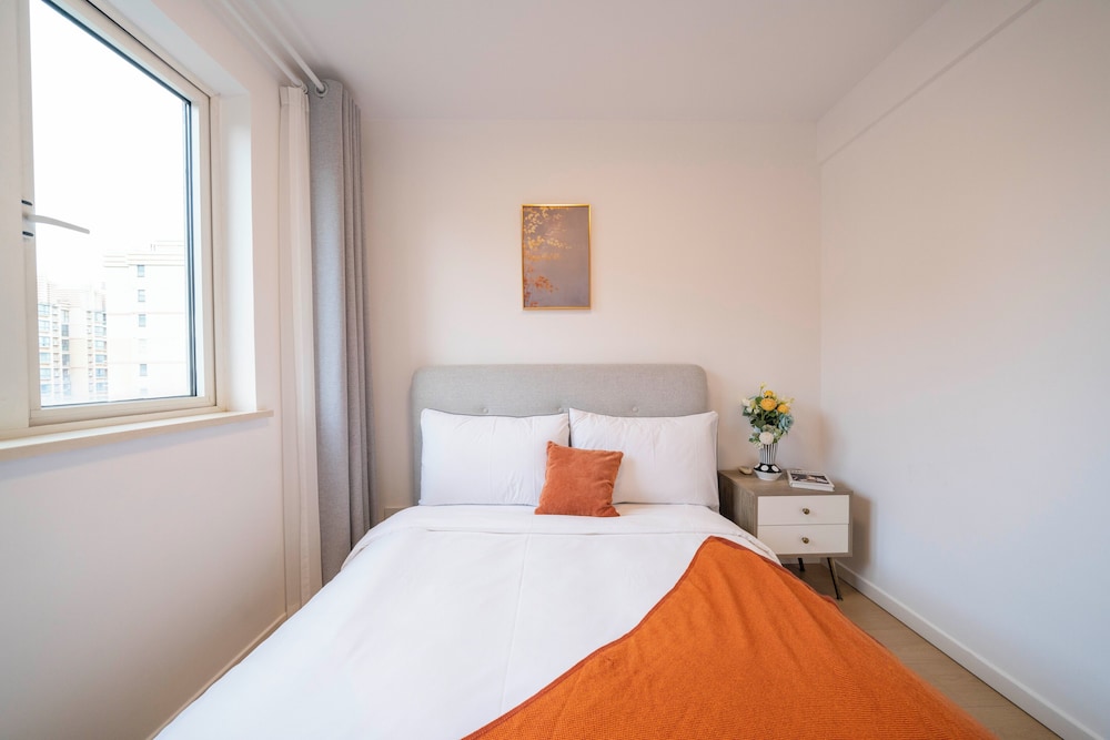 Tyms Changning Spacious 3BR 2BA APT