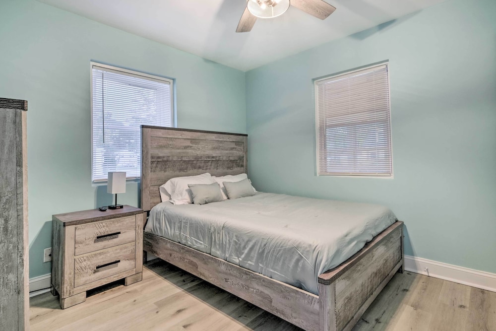 Updated North Beach Cottage: Pet Friendly! view 2