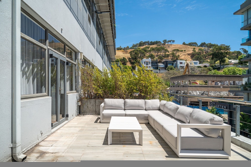 Two Bed Designer Luxury Central De Waterkant