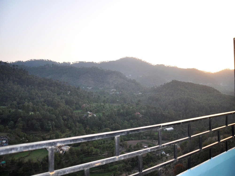 OYO 13319 Home Valley View Dharampur