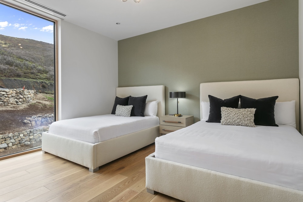 1504 Founders Place - Three Bedroom Deluxe 3 Condo