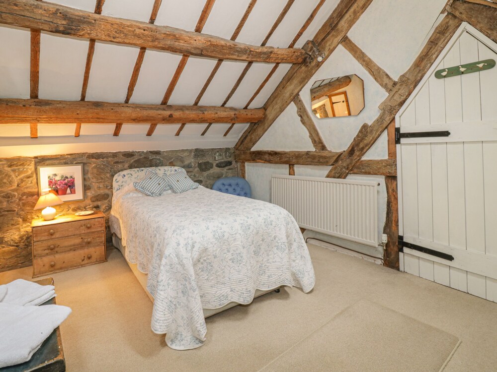 Lower Dolgenau- The Cottage
