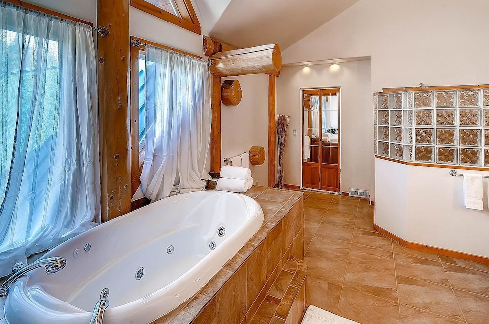 Deer Meadow Lodge - Property Image 11