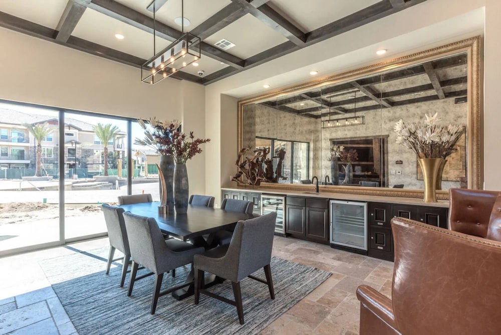 Landing Apartments Near Laurel Park