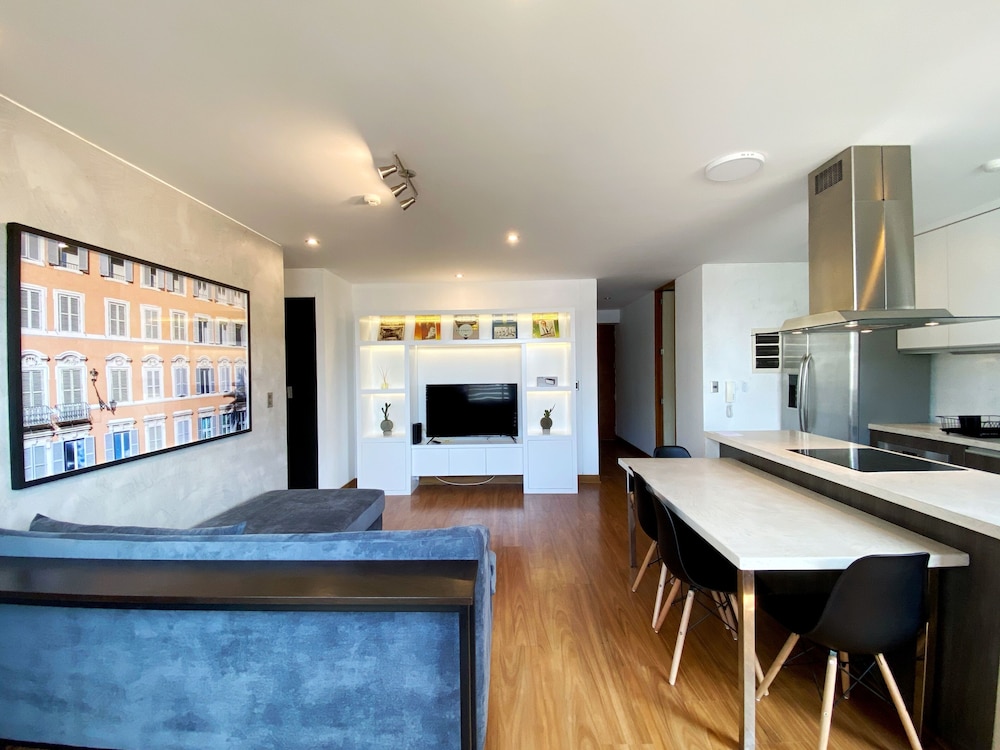 Picturesque 2BR at Malecon en Lima