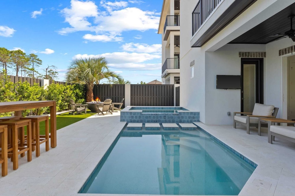 Pool, Hot Tub, Firepit, Walk to Beach Near Gulf Place