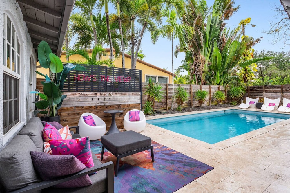 Luxe 5BR 4BA Heated Pool 10 Min to Beach BBQ