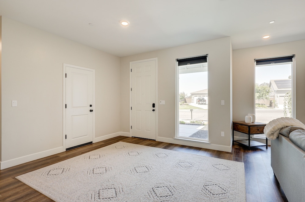 Modern Santa Rosa Retreat - Close to Wineries! view 3