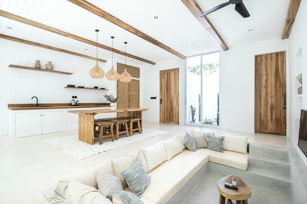 Chic 2BR Villa, 5min to Bingin's Coastal Bliss