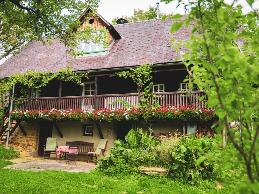 The Holler Comfortable Holiday Residence