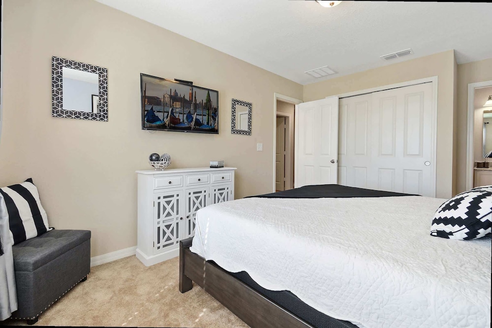 Resort-style 4BR Home Gated Community Near Disney
